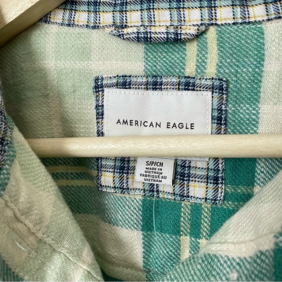 NWT American Eagle Cropped Plaid Button Down Shirt - Picture 3 of 4